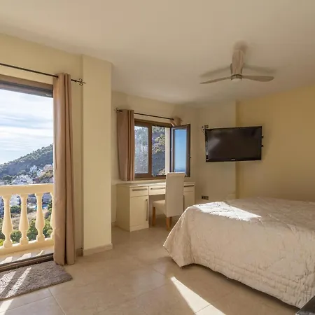 In La Herradura فيلة نيرخا